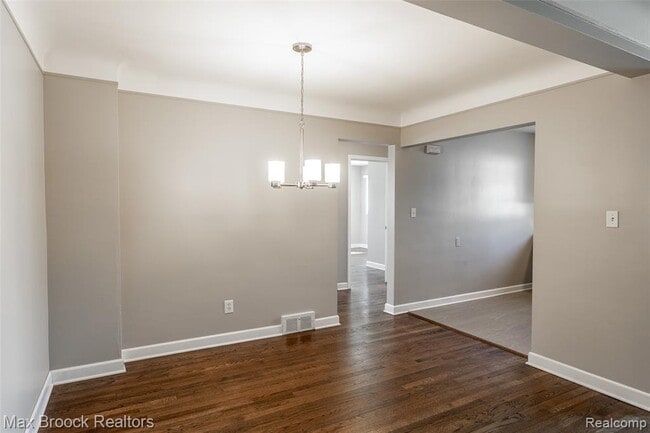 Building Photo - 1909 Gardenia Ave