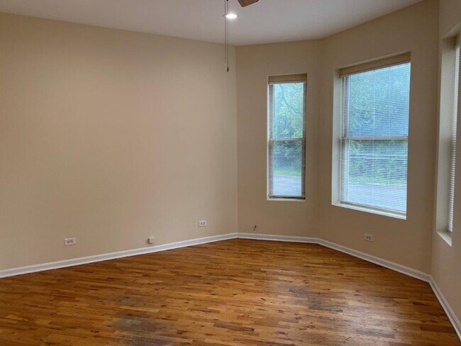 Foto del edificio - 2300 S Ridgeway Ave