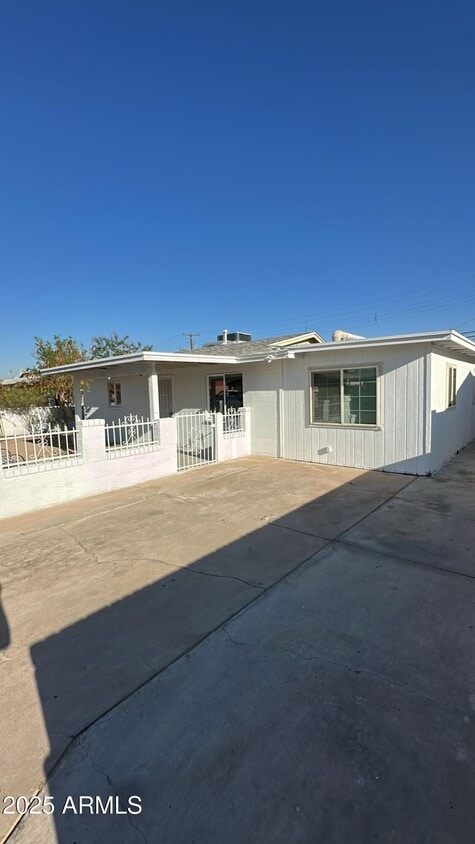 Foto principal - 3622 W Sunland Ave