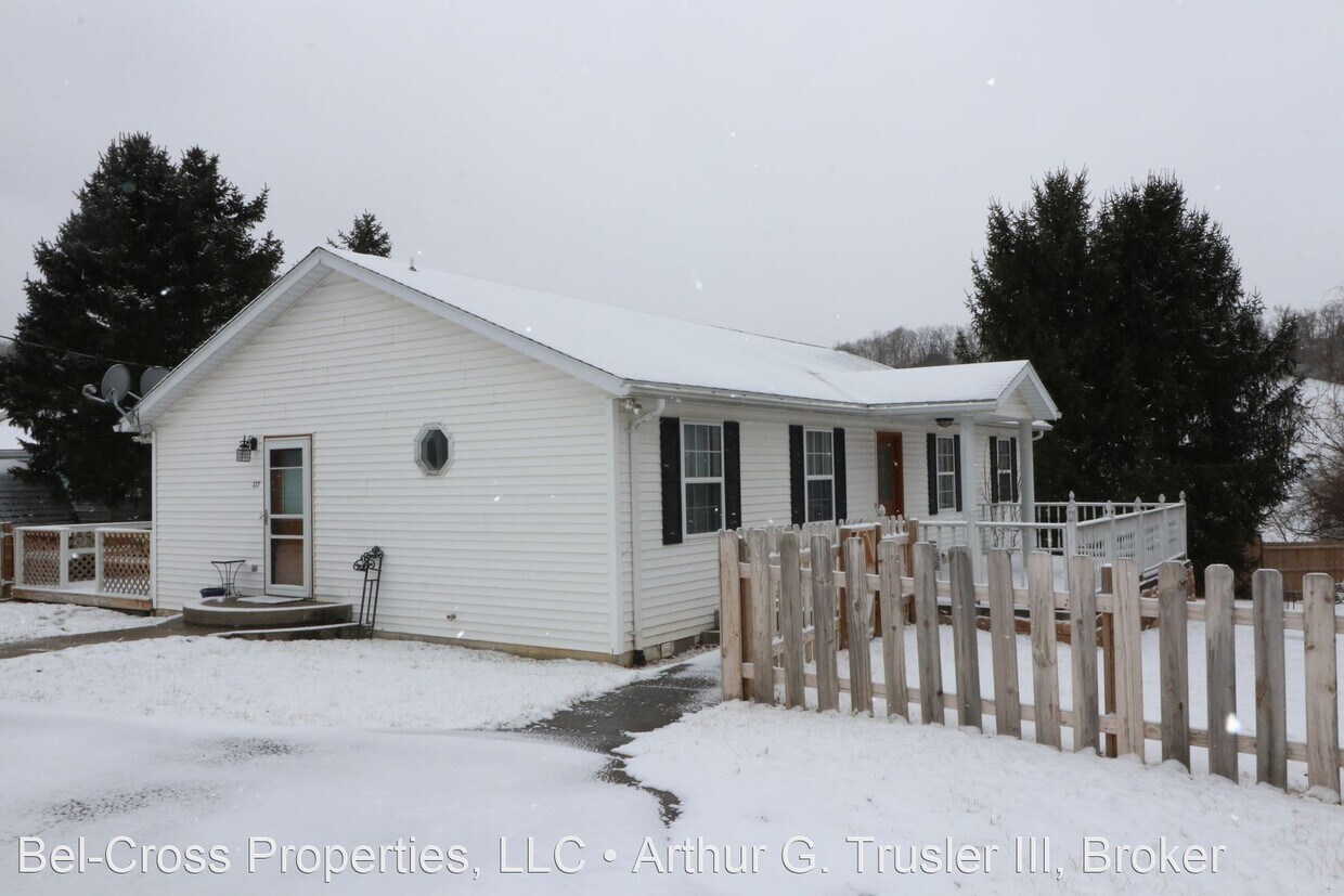 Primary Photo - 3 br, 2 bath House - 227 Horizon Drive