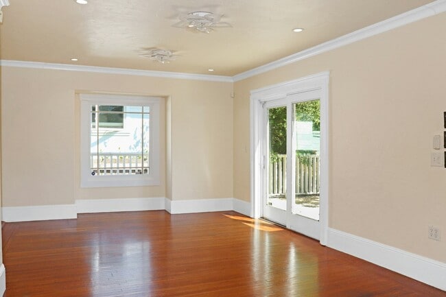 Building Photo - 1399 San Anselmo Ave