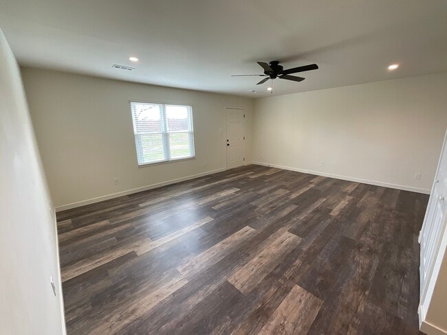 Building Photo - 2912 Montvale Rd