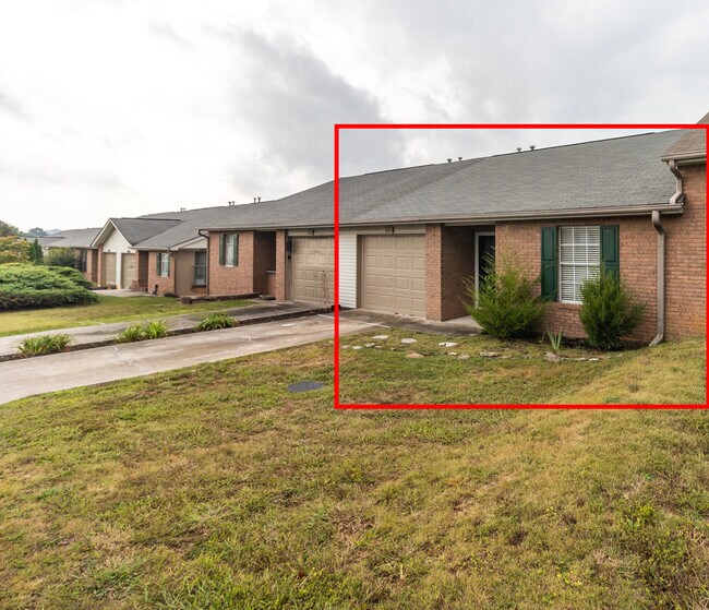 Foto del edificio - 385 Hawthorne Oaks Way