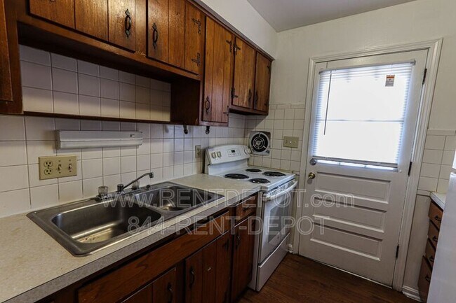 Foto del edificio - 2843 Ravenswood Dr