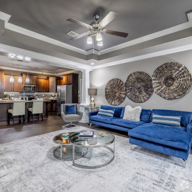 Large Living Room - River Pointe North