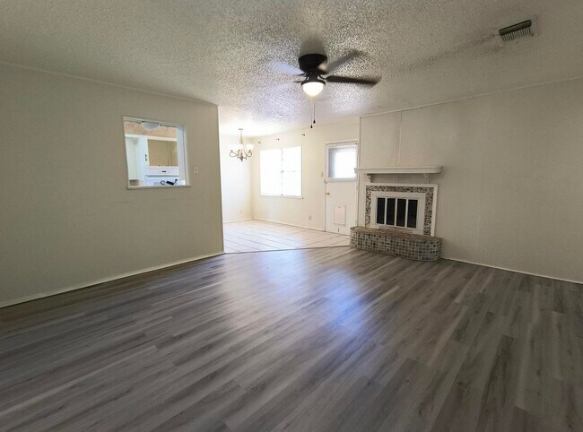Building Photo - MUST SEE!!!!! Newly rehabbed 3 bedroom 2 b...
