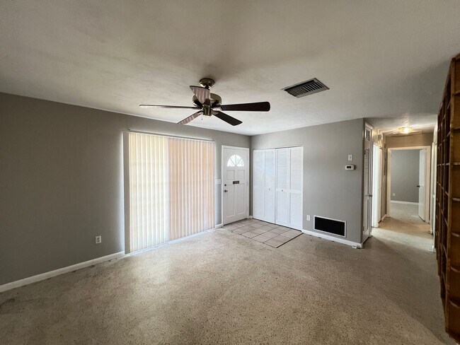 Foto del edificio - Charming Deltona Lakes Home!