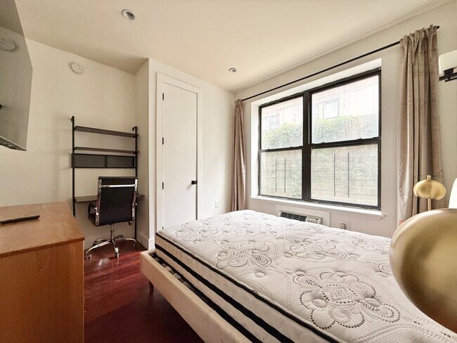 Building Photo - Nice room in a good neighborhood