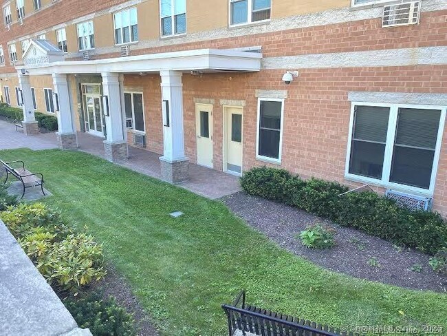 Building Photo - 18 Quintard Terrace