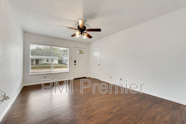 Foto del edificio - 1644 Americana Blvd