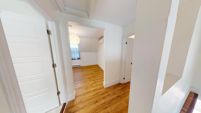 Building Photo - 409 Robinson St