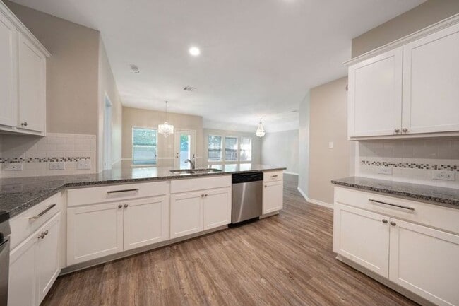 Building Photo - 2920 Colorado Dr