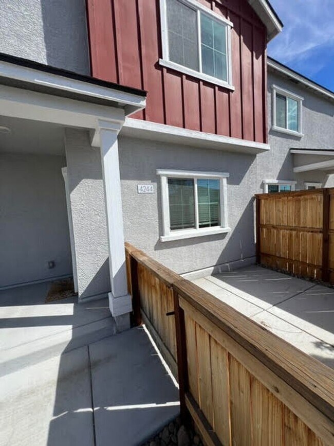 Foto del edificio - 4244 Fawnridge Pl