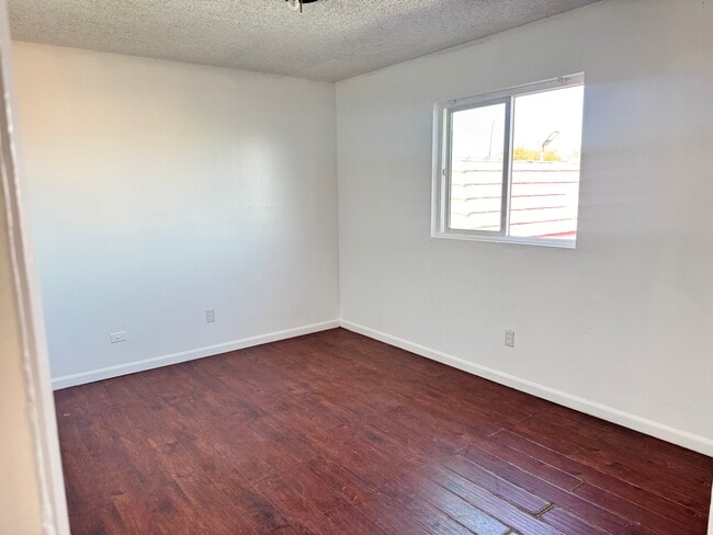 Building Photo - 1320 Flower St