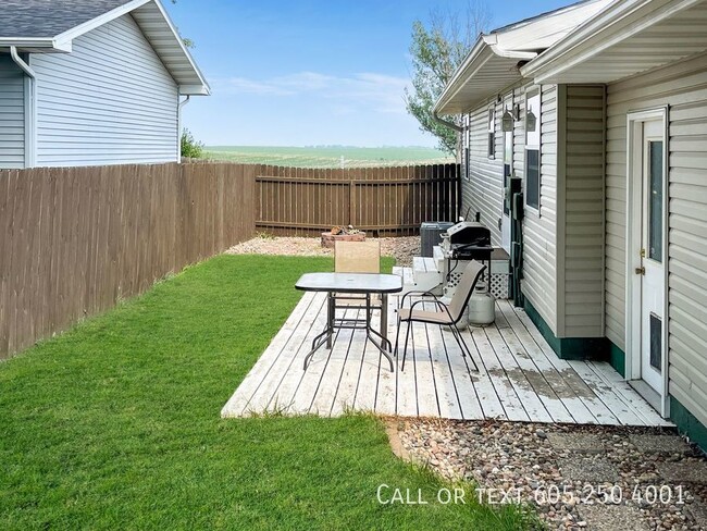 Foto del edificio - 4 Bed 2 Bath Home