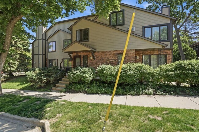 Building Photo - 311 Forest St
