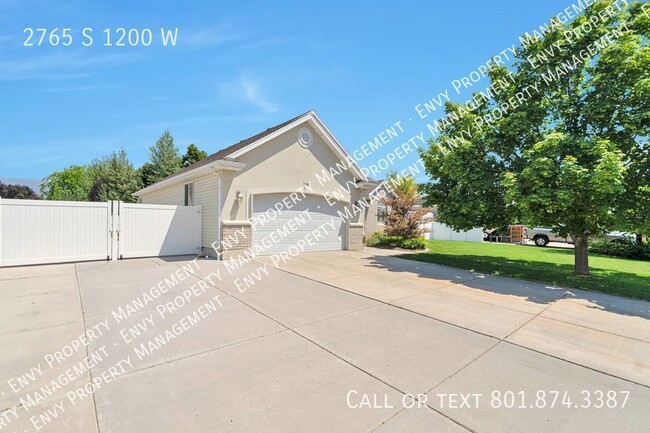 Building Photo - Stunning Pet-Friendly 5 Bed - 3 Bath Syrac...
