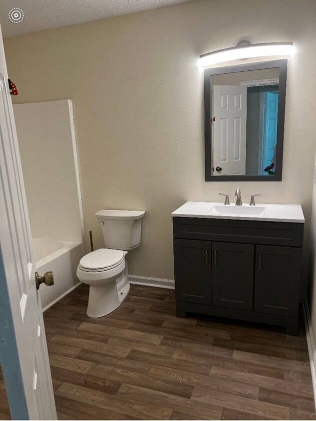 Building Photo - TOTALLY RENOVATED 2 BEDROOM