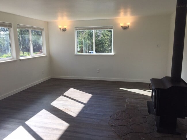 Building Photo - 2074