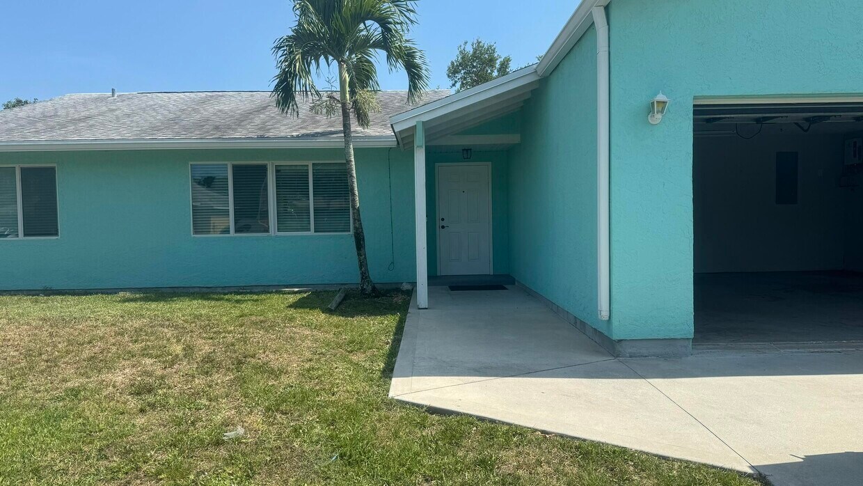 926 SE Belfast Ave, Port Saint Lucie, FL 34983 House Rental in Port