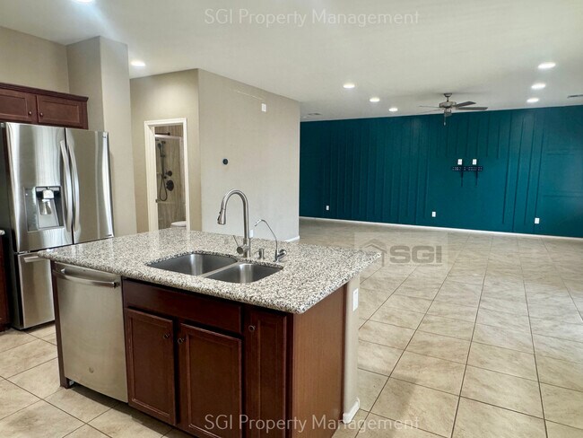 Foto del edificio - 631 W Kerry Ln