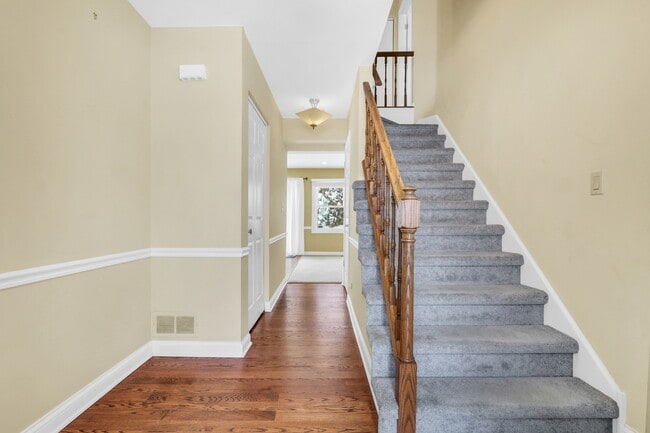 Building Photo - 1000 Cumberland Ln