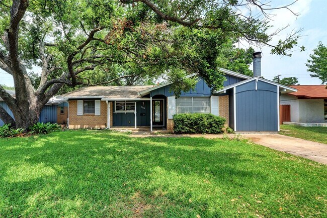 Foto del edificio - 8310 Stillwood Ln