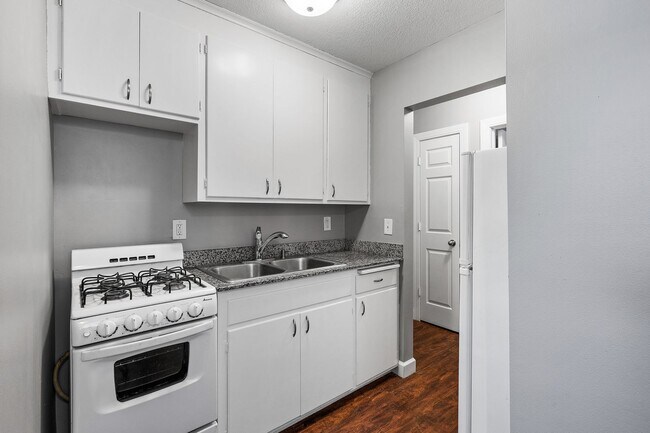 Foto del edificio - Spacious 1BR/1Bath apartment available Now!
