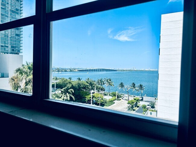 Foto del edificio - 555 NE 30th St