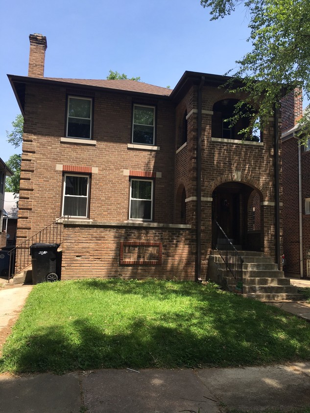 Building - 7357 Amherst Ave