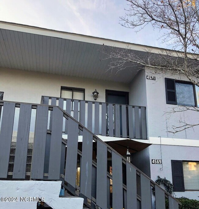 Building Photo - 4571 Holly Tree Rd