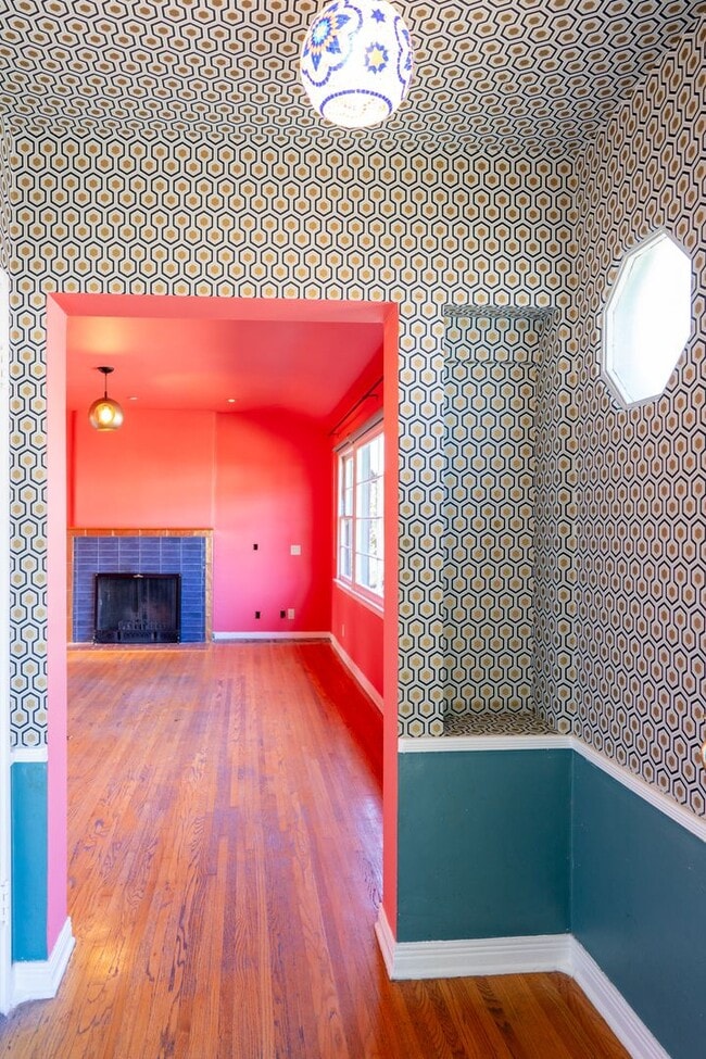 Building Photo - Vibrant 2b2b Franklin Hills / Los Feliz Home - Private Yard - Central HVAC