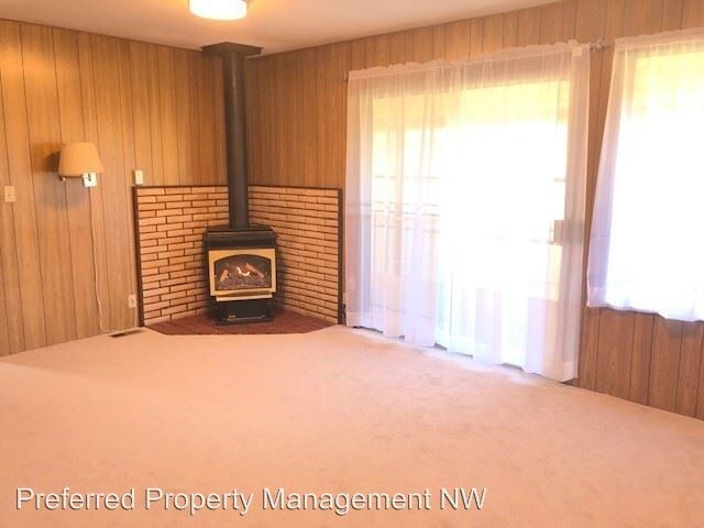 Foto del edificio - 2 br, 2 bath House - 12615 NE Holly Hills Dr