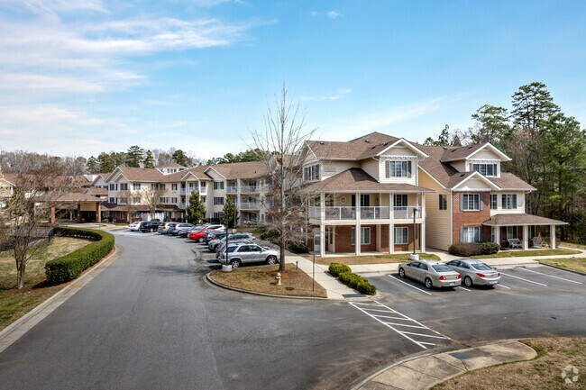 Building Photo - Holiday Willow Grove