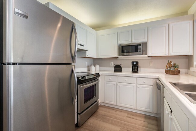 Building Photo - Columbia River View Condo - Hayden Island!