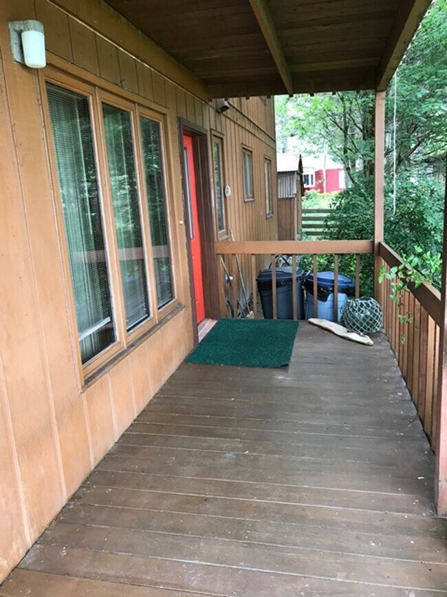 Foto del edificio - 2426 Spruce Cape Rd