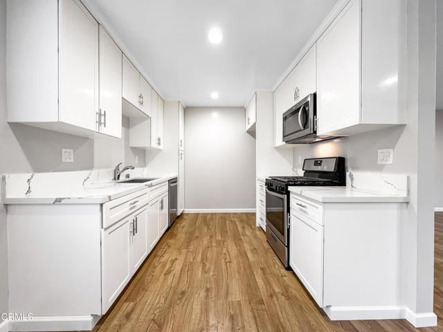 Building Photo - 621 N Los Robles Ave