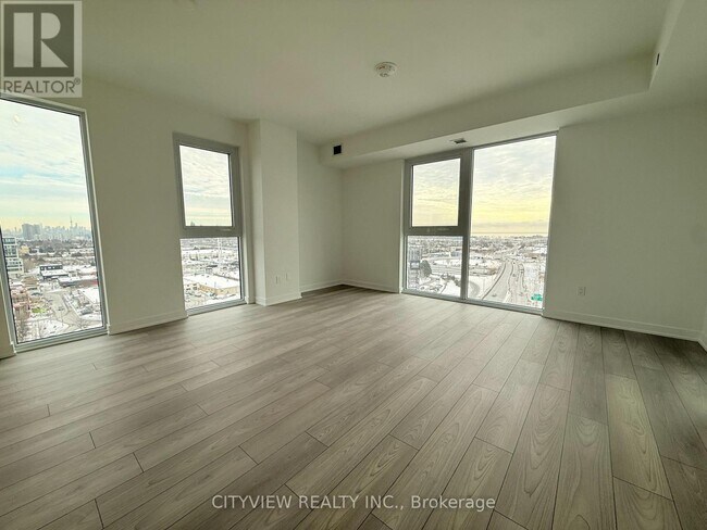 Building Photo - 1007 The Queensway