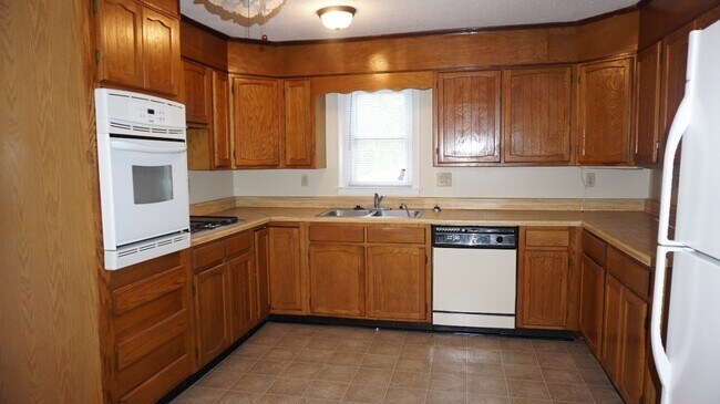 Building Photo - 5517 Brown Street - Hope Mills