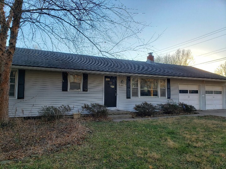 1301 Skyline Dr, Grandview, MO 64030 House Rental in Grandview, MO
