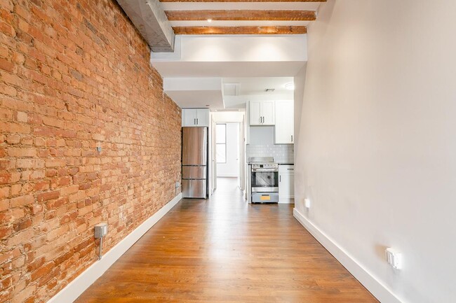 Building Photo - 7 Ridgewood Pl