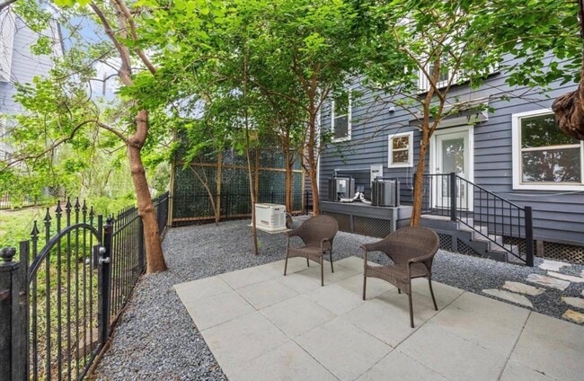 Building Photo - 1230 W 25th St