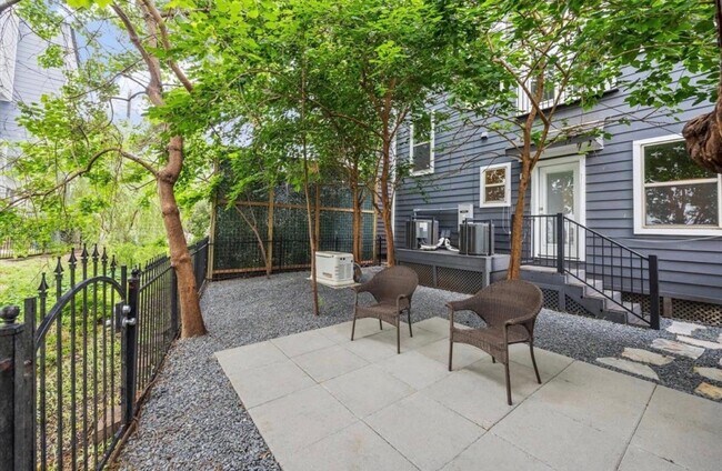 Foto del edificio - 1230 W 25th St