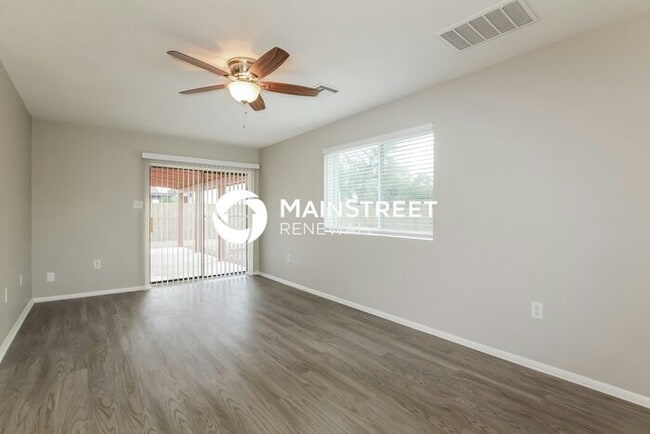 Building Photo - 3 Bedroom Pet-Friendly Home in Glendale, A...
