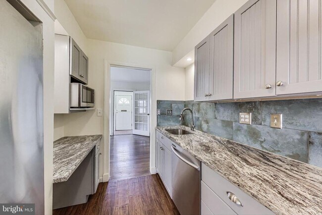 Foto del edificio - 5516 Greentree Rd