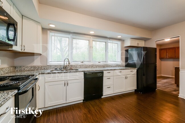 Foto del edificio - 186 River Valley Dr