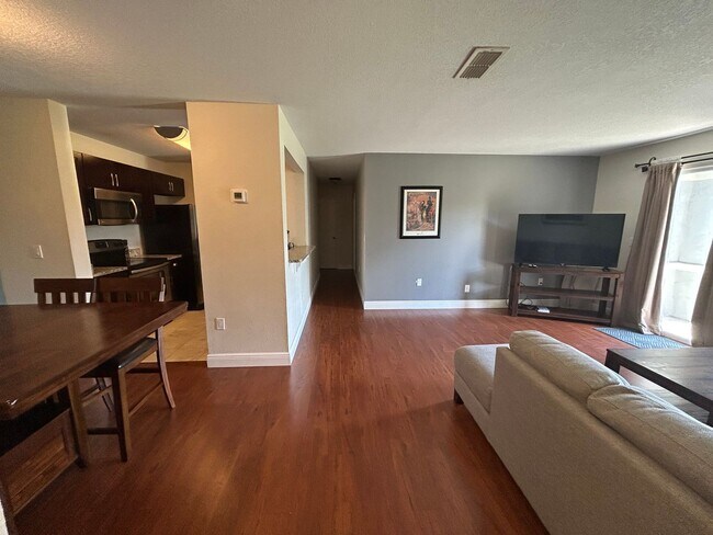 Foto del edificio - 2/2 Windsor Park Condo