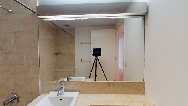 Interior Photo - 10 Hanover Square