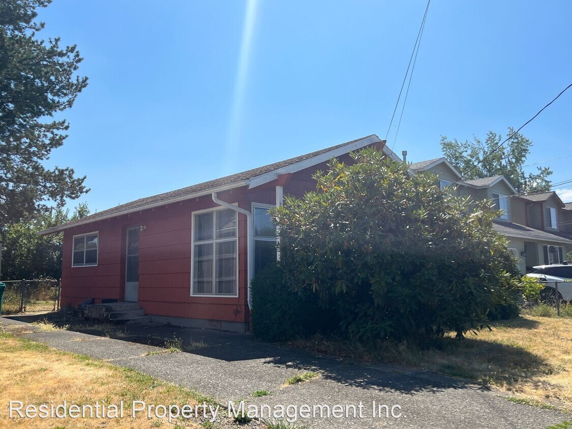 Primary Photo - 2 br, 1 bath House - 6918 SE Center St.