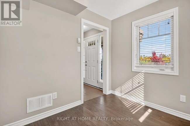 Building Photo - 91 Buffalograss Cres